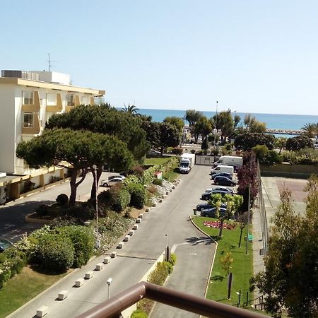 Apartment Heliotel Marine 4* Bord de Mer Saint-Laurent-du-Var Esterno foto